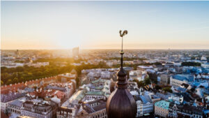 Đầu tư vào một công ty đủ điều kiện tại Latvia chỉ 50,000 EUR và đóng góp cho quỹ quốc gia 10,000 EUR bạn sẽ có cơ hội nhận thẻ cư trú Latvia